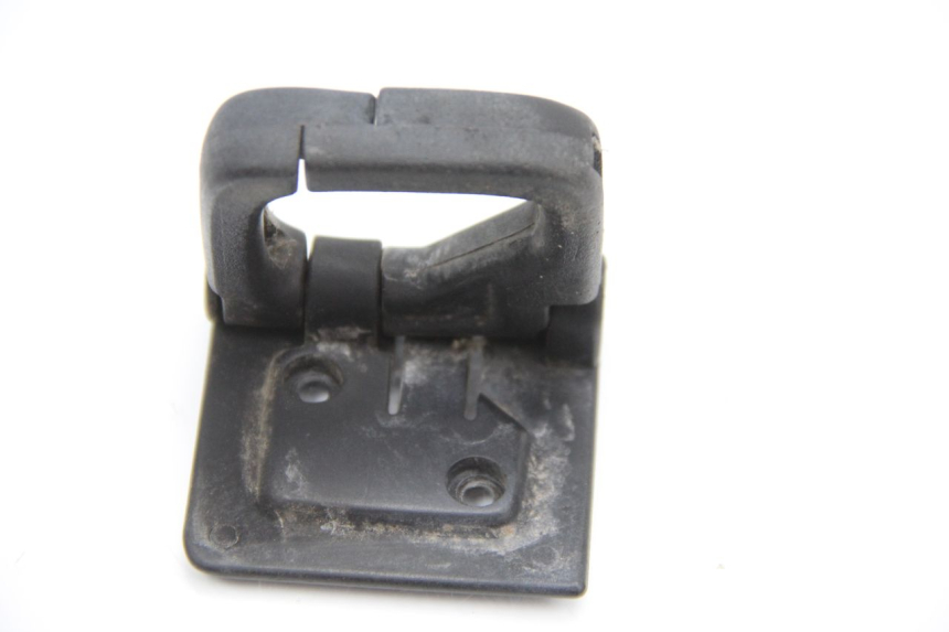 photo de CROCHET SAC HONDA FES PANTHEON 125 (2003 - 2007) - Autre angle de vue