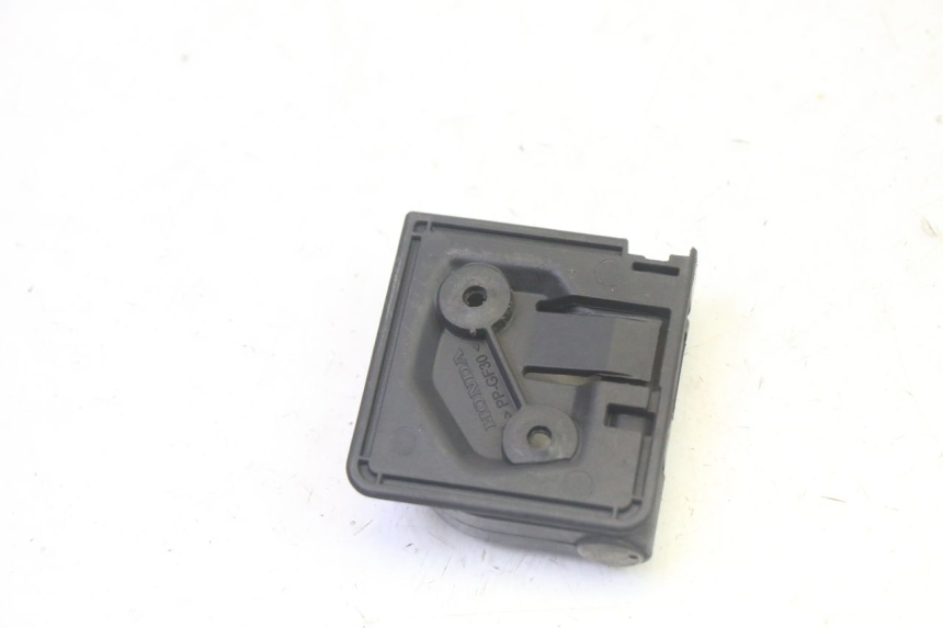 photo de CROCHET SAC HONDA FES S-WING SWING ABS 125 (2007 - 2015) - Autre angle de vue