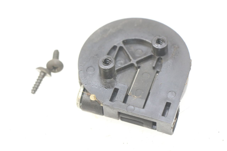 photo de CROCHET SAC PIAGGIO FLY 100 (2006 - 2010) - Détail de la pièce