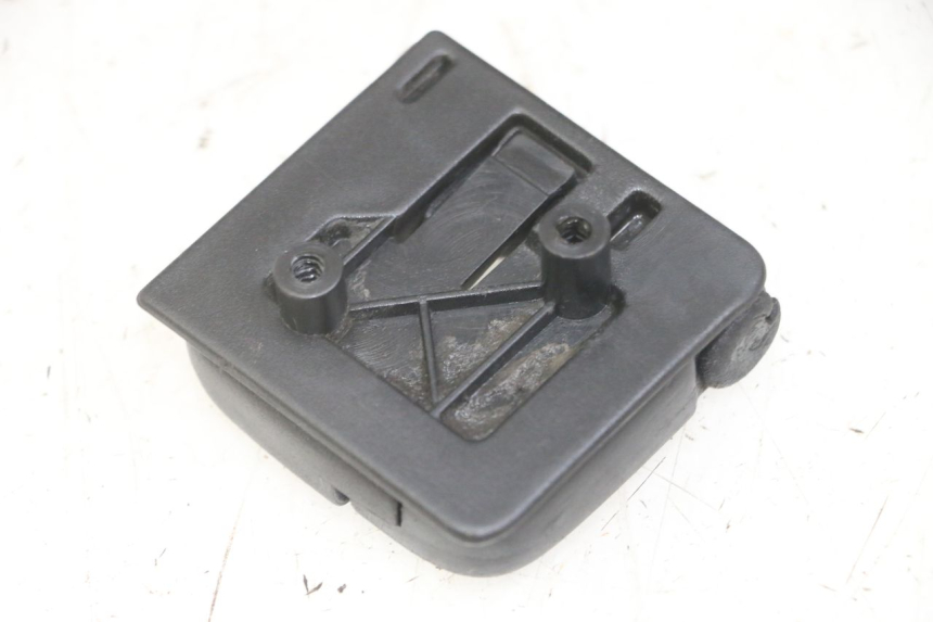 photo de CROCHET SAC PIAGGIO NRG POWER PUREJET 50 (2018 - 2021) - Zoom état d’usage