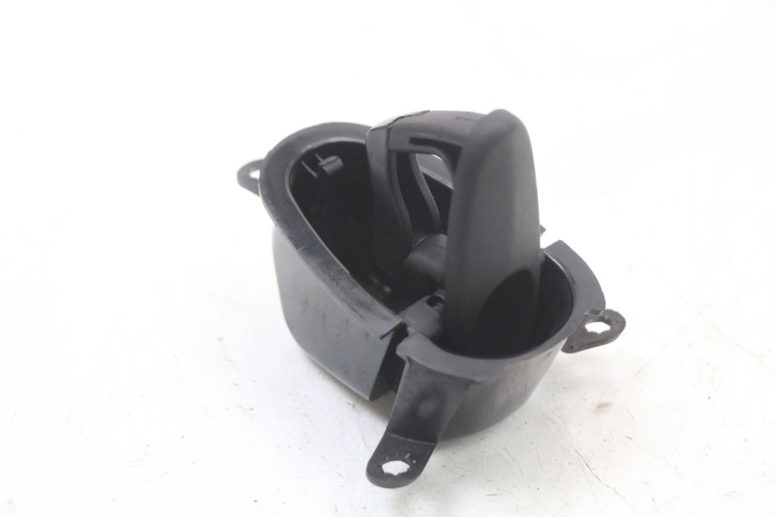 photo de CROCHET SAC PEUGEOT DJANGO 125 (2014 - 2017) - Gros plan technique