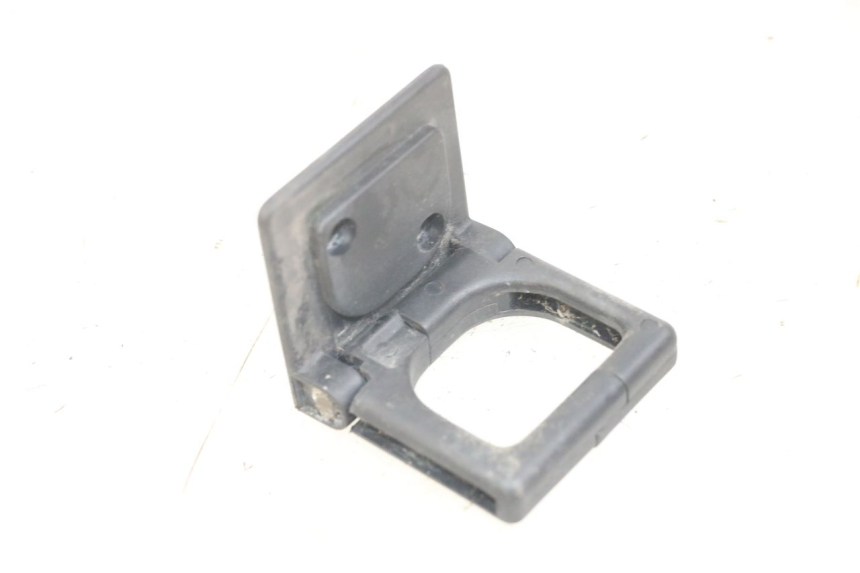 photo de CROCHET SAC PEUGEOT SATELIS 125 (2006 - 2009) - Détail de la pièce