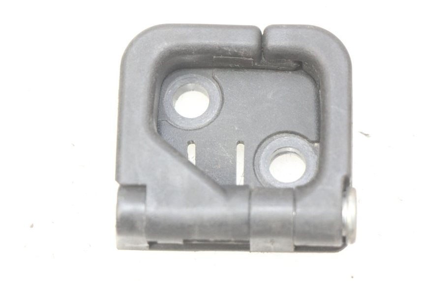 photo de CROCHET SAC SUZUKI SIXTEEN 125 (2008 - 2010) - Zoom état d’usage