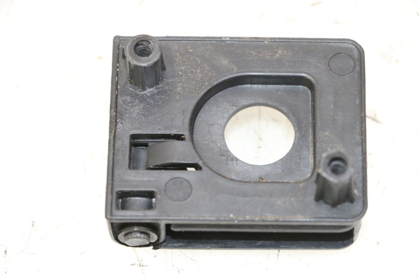 photo de CROCHET SAC PEUGEOT STREETZONE I NAKED 2T 50 (2018 - 2020) - Détail de la pièce