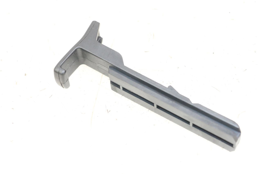 photo de CROCHET SAC PIAGGIO VESPA PRIMAVERA 4T 50 (2021 - 2024) - Détail de la pièce