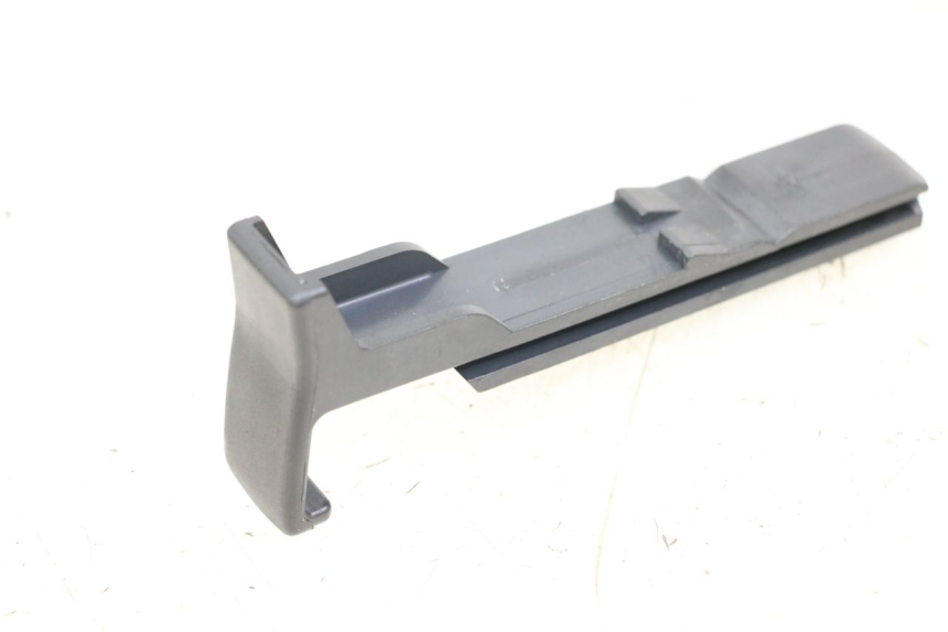 photo de CROCHET SAC PIAGGIO VESPA PRIMAVERA 4T 50 (2021 - 2024) - Zoom état d’usage