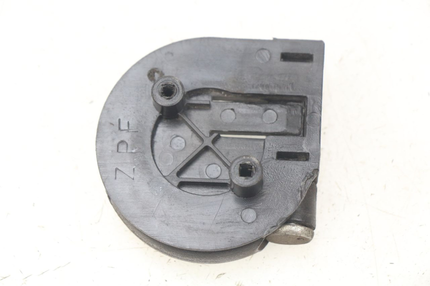 photo de CROCHET SAC PIAGGIO ZIP 4T 50 (2006 - 2017) - Autre angle de vue