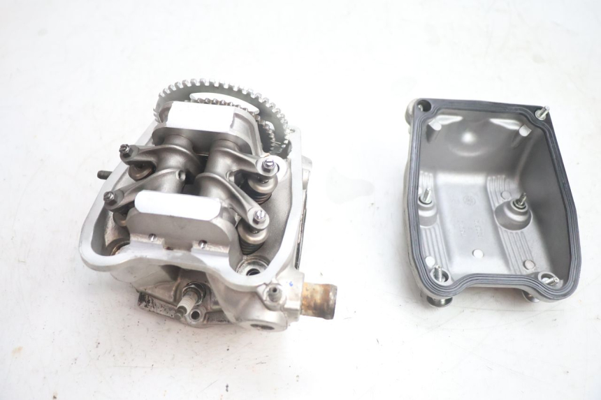 photo de CULASSE ARRIERE GILERA GP 800 (2007 - 2013) - Gros plan technique