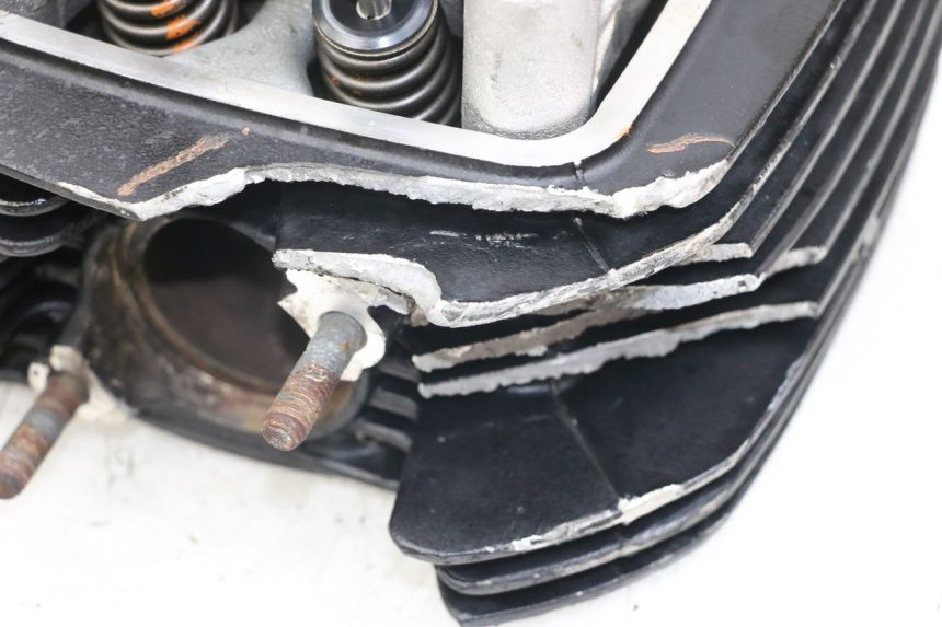 photo de CULASSE ARRIERE MOTO GUZZI NORGE 8V GT 1200 (2011 - 2016) - Aperçu profil