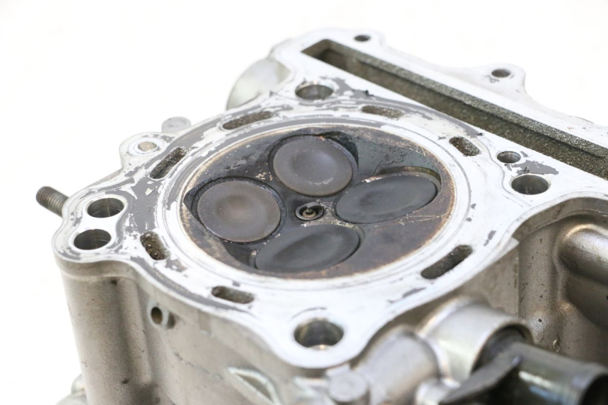 photo de CULASSE ARRIERE SUZUKI SV S 650 (1999 - 2002) - Gros plan technique