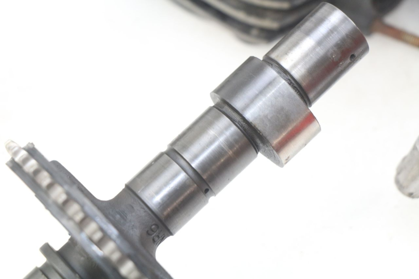 photo de CULASSE ARRIERE HONDA VF 1000 (1984 - 1988) - Zoom composants