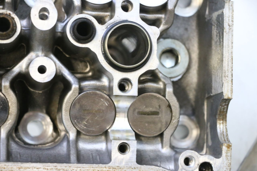 photo de CULASSE ARRIERE HONDA VFR FI RC46 800 (1998 - 2001) - Détails caractéristiques