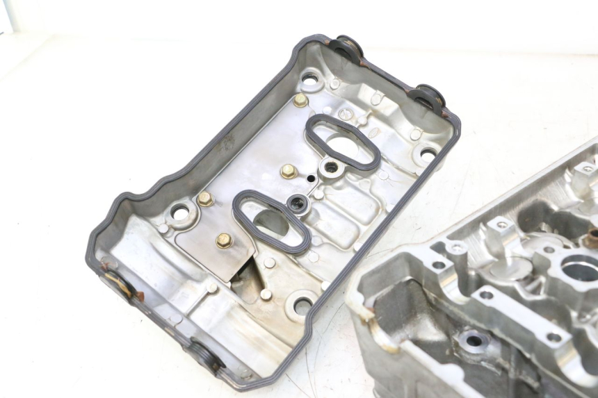 photo de CULASSE ARRIERE HONDA VFR FI RC46 800 (1998 - 2001) - Détail de la pièce