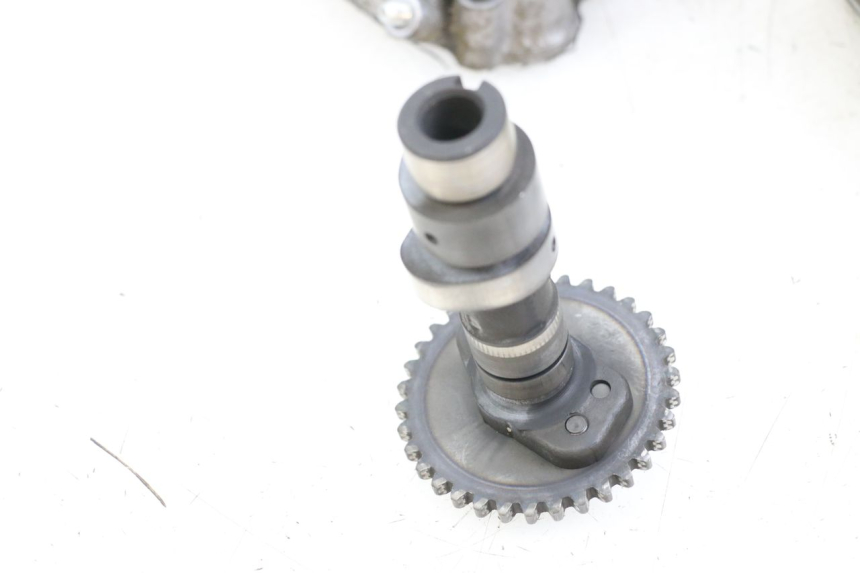 photo de CULASSE ARRIERE SUZUKI VL INTRUDER 125 (2004 - 2007) - Détails caractéristiques