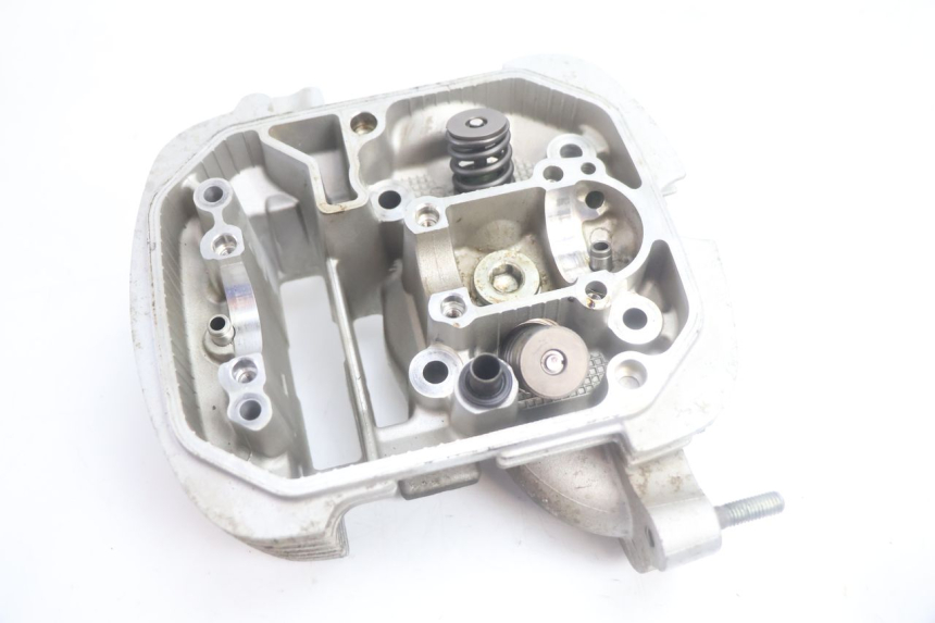 photo de CULASSE ARRIERE HONDA XLV VARADERO 125 (2007 - 2012) - Vue rapprochée