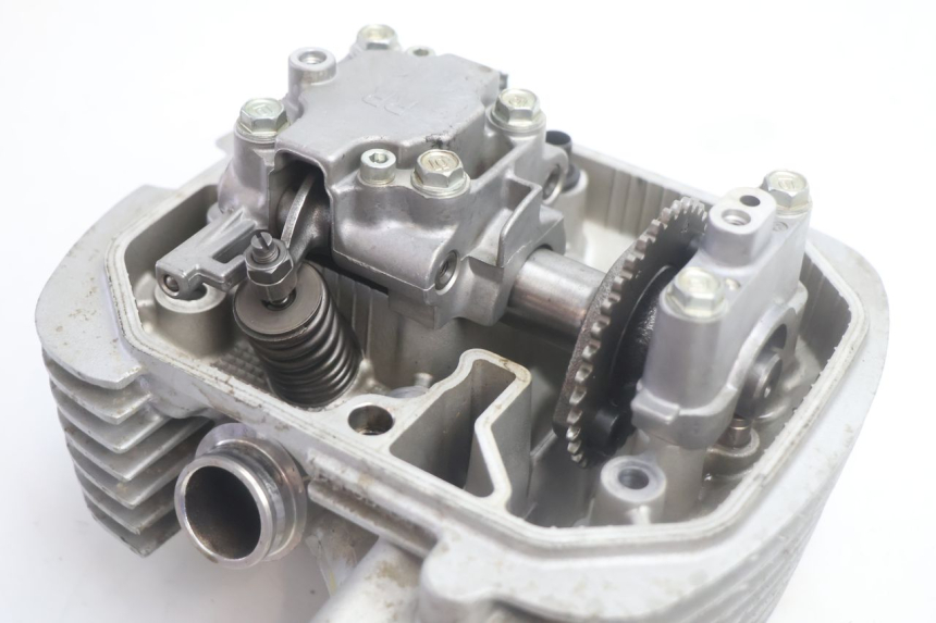 photo de CULASSE ARRIERE HONDA XLV VARADERO 125 (2007 - 2012) - Aperçu profil