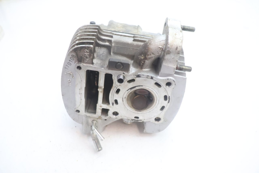 photo de CULASSE ARRIERE HONDA XLV VARADERO 125 (2007 - 2012) - Vue d’ensemble