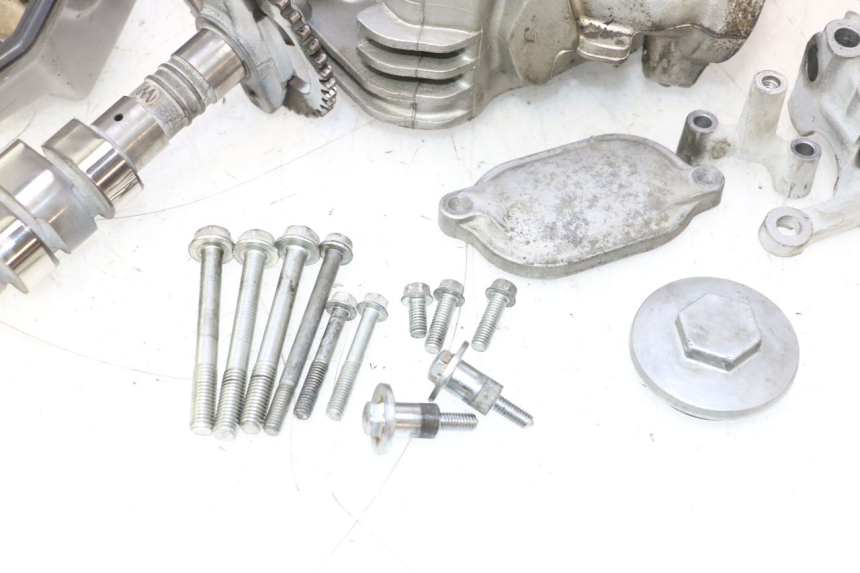 photo de CULASSE ARRIERE HONDA XRV AFRICA TWIN 750 (1990 - 1992) - Gros plan technique