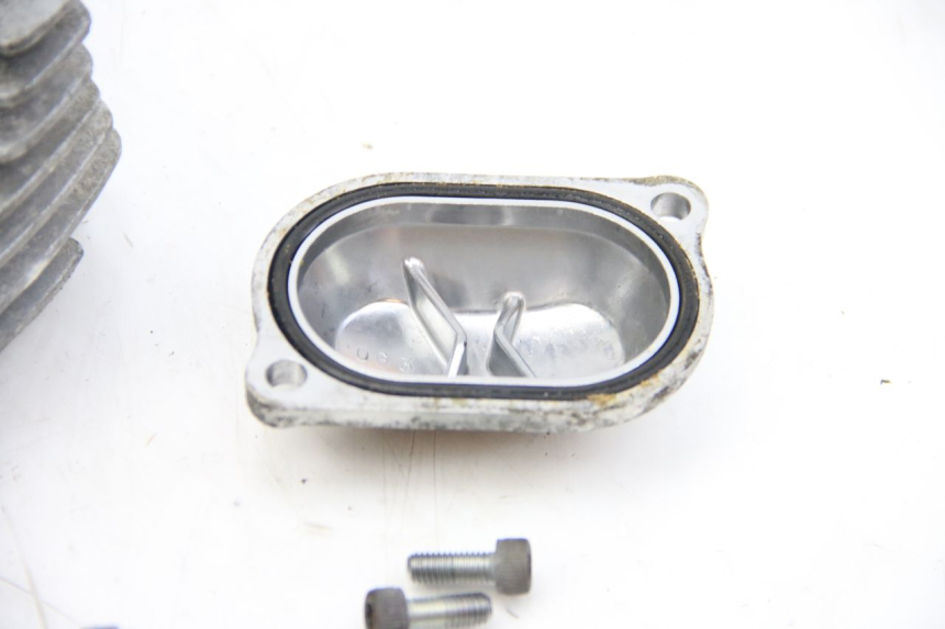 photo de CULASSE ARRIERE YAMAHA XV VIRAGO 750 (1984 - 1998) - Gros plan technique