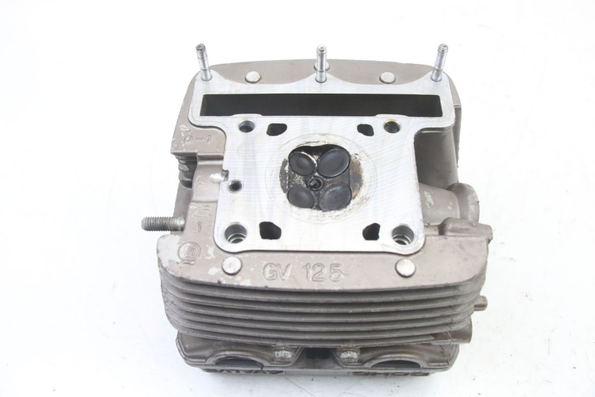 photo de CULASSE AVANT HYOSUNG GTR 125 (2006 - 2008) - Autre angle de vue