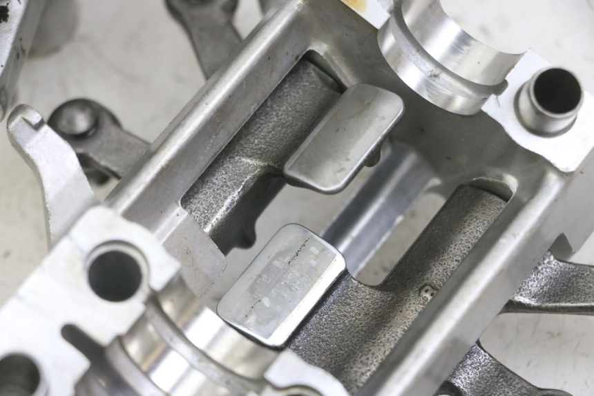 photo de CULASSE AVANT HONDA NTV DEAUVILLE ABS 700 (2007 - 2016) - Gros plan technique