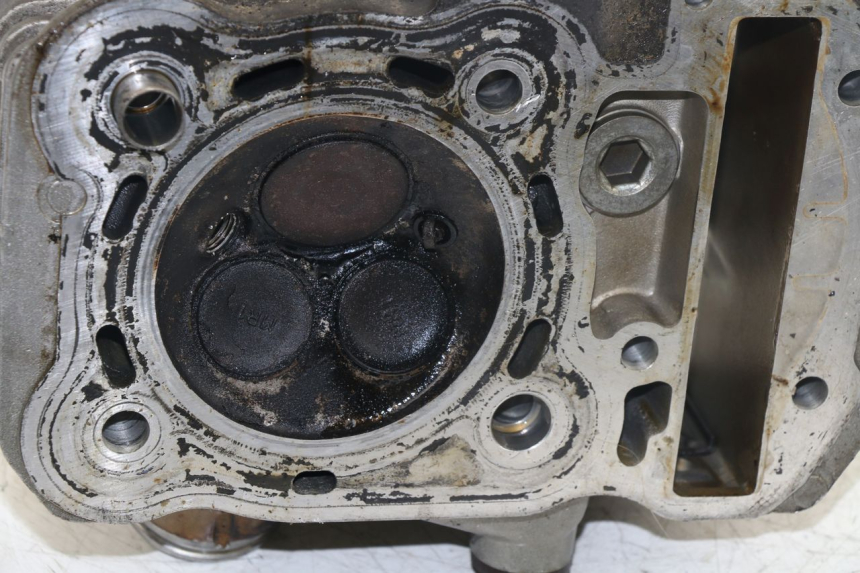 photo de CULASSE AVANT HONDA NTV REVERSE 650 (1988 - 1988) - Marquages et références