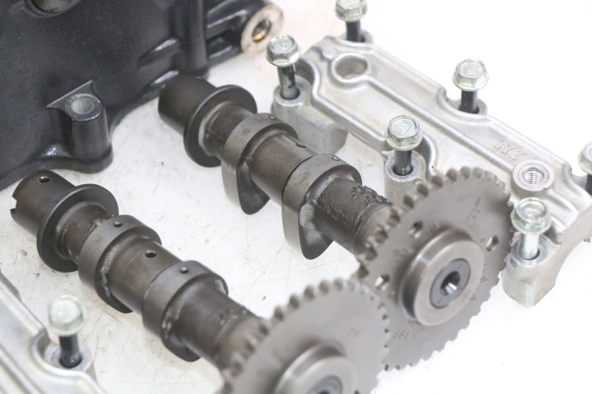 photo de CULASSE AVANT SUZUKI SV N 650 (1999 - 2002) - Zoom état d’usage