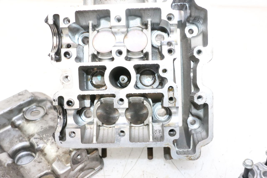 photo de CULASSE AVANT SUZUKI SV S 650 (1999 - 2002) - Vue rapprochée