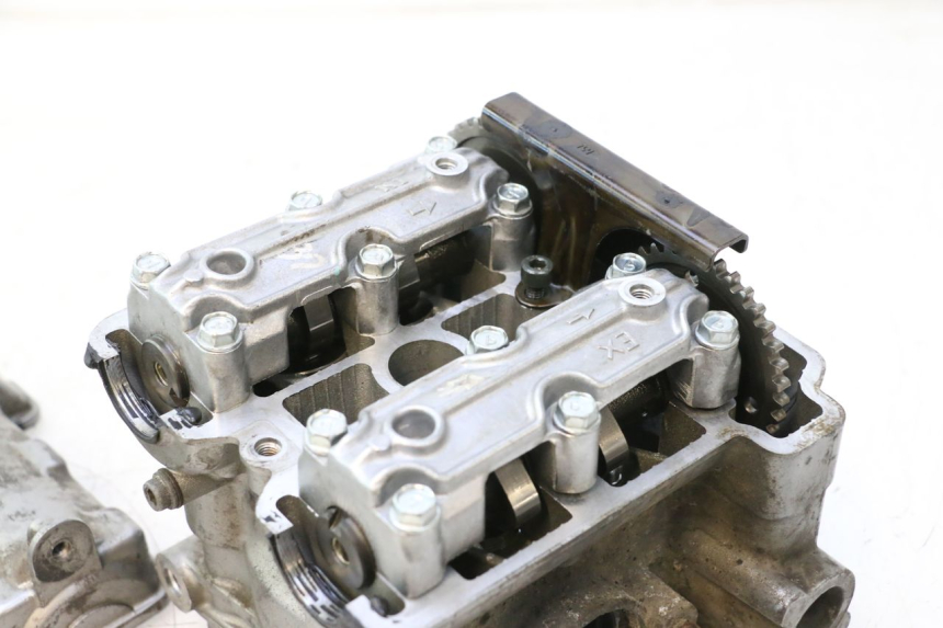 photo de CULASSE AVANT SUZUKI SV S 650 (1999 - 2002) - Marquages et références