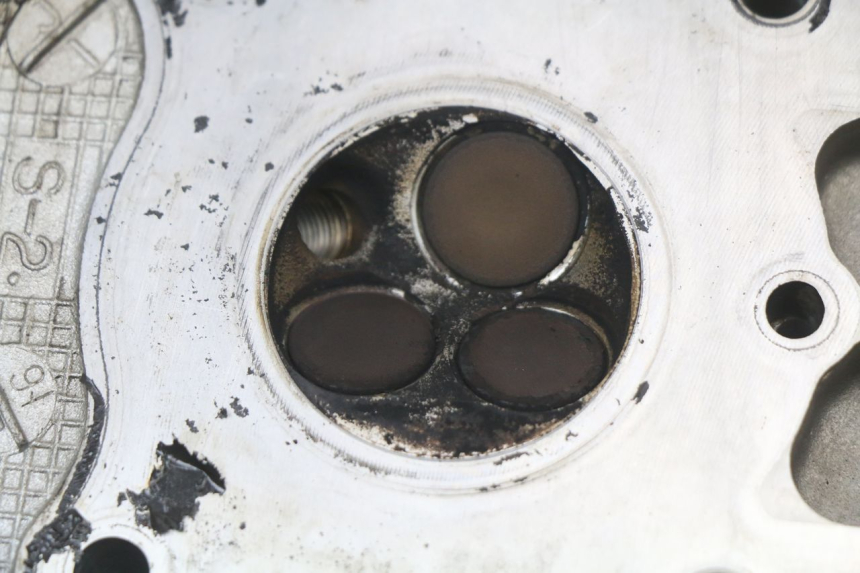 photo de CULASSE AVANT SUZUKI VL INTRUDER 125 (2004 - 2007) - Vue rapprochée