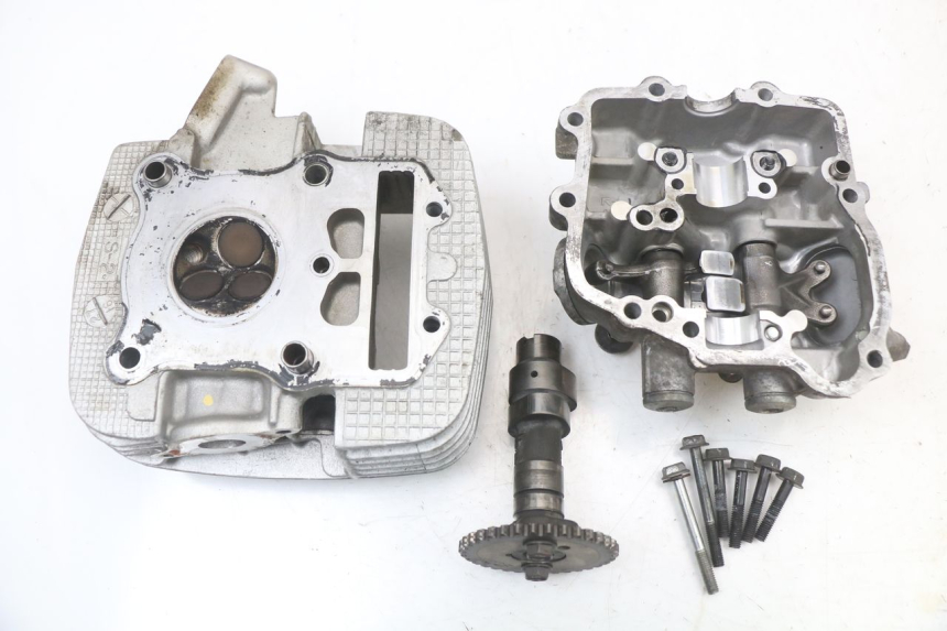 photo de CULASSE AVANT SUZUKI VL INTRUDER 125 (2004 - 2007) - Zoom état d’usage