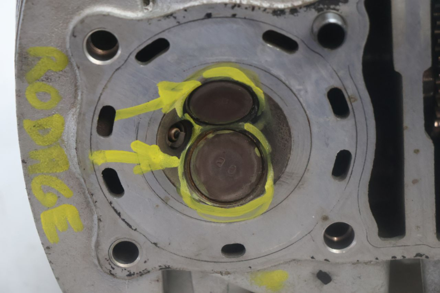 photo de CULASSE AVANT HONDA XLV VARADERO 125 (2007 - 2012) - Gros plan technique