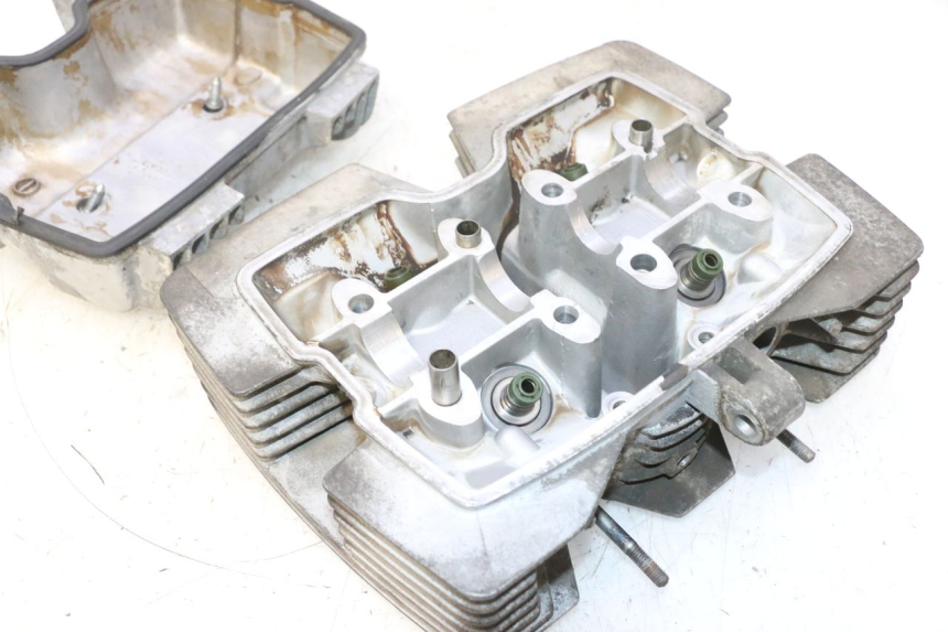 photo de CULASSE HONDA CB TWO FIFTY 250 (1991 - 2002) - Gros plan technique
