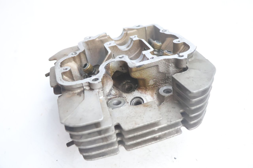 photo de CULASSE SUZUKI DR S 600 (1985 - 1989) - Gros plan technique