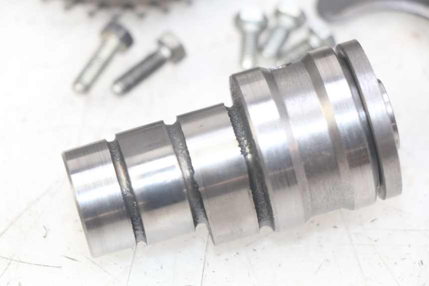 photo de CULASSE PEUGEOT ELYSEO 125 (1999 - 2004) - Inspection visuelle