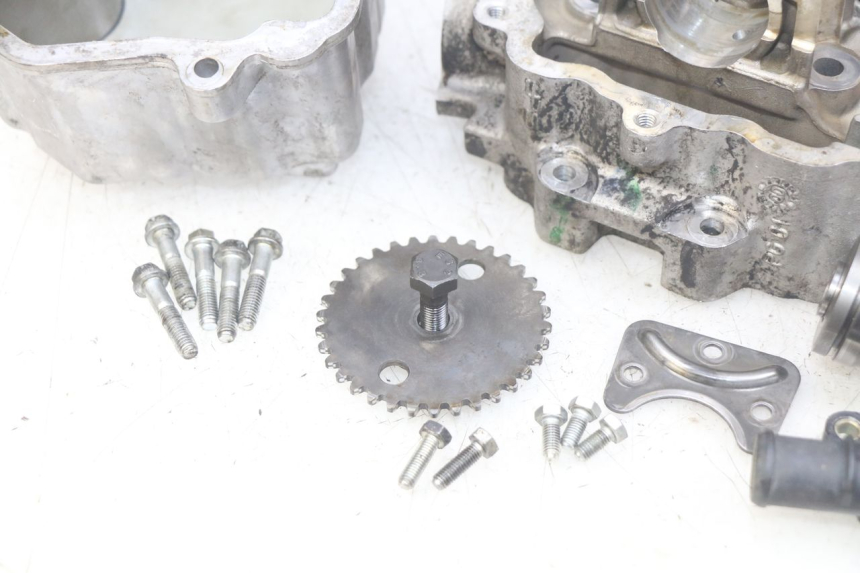 photo de CULASSE PEUGEOT ELYSEO 125 (1999 - 2004) - Détail de la pièce