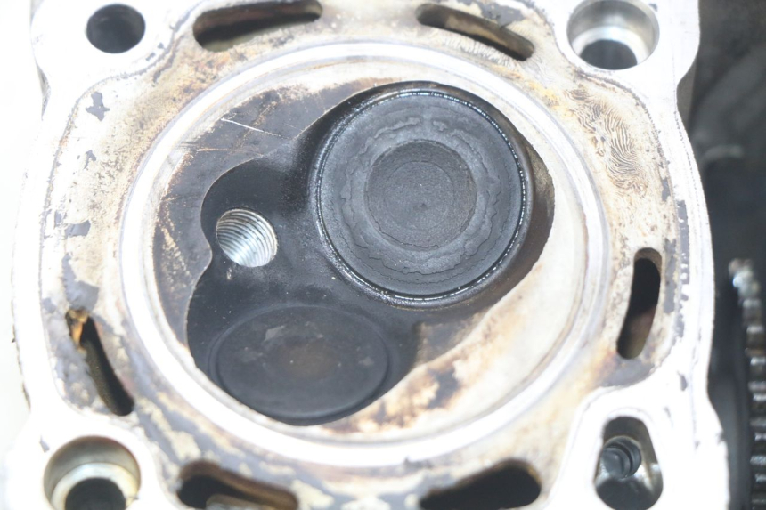 photo de CULASSE PEUGEOT ELYSEO 125 (1999 - 2004) - Gros plan technique