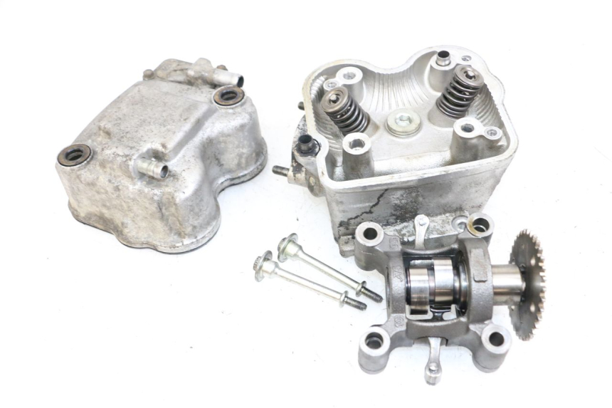 photo de Cylinder Head HONDA FES S-WING SWING ABS 125 (2007 - 2015) - Photo complémentaire