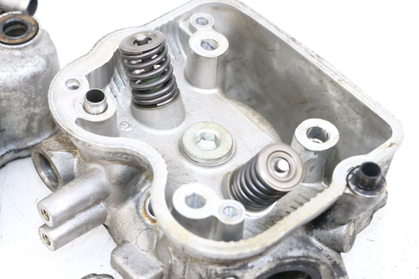 photo de Cylinder Head HONDA FES S-WING SWING ABS 125 (2007 - 2015) - Angle alternatif