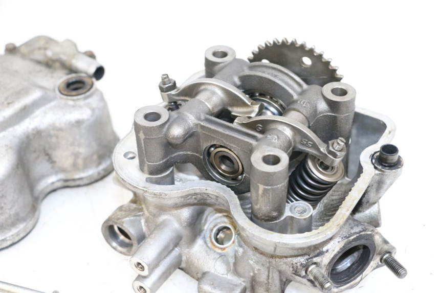 photo de Cylinder Head HONDA FES S-WING SWING ABS 125 (2007 - 2015) - Marquages et références