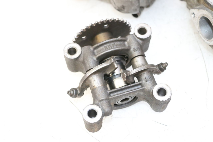 photo de Cylinder Head HONDA FES S-WING SWING ABS 125 (2007 - 2015) - Vue rapprochée