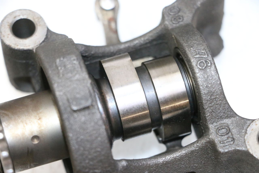 photo de Cylinder Head HONDA FES S-WING SWING ABS 125 (2007 - 2015) - Focus structure