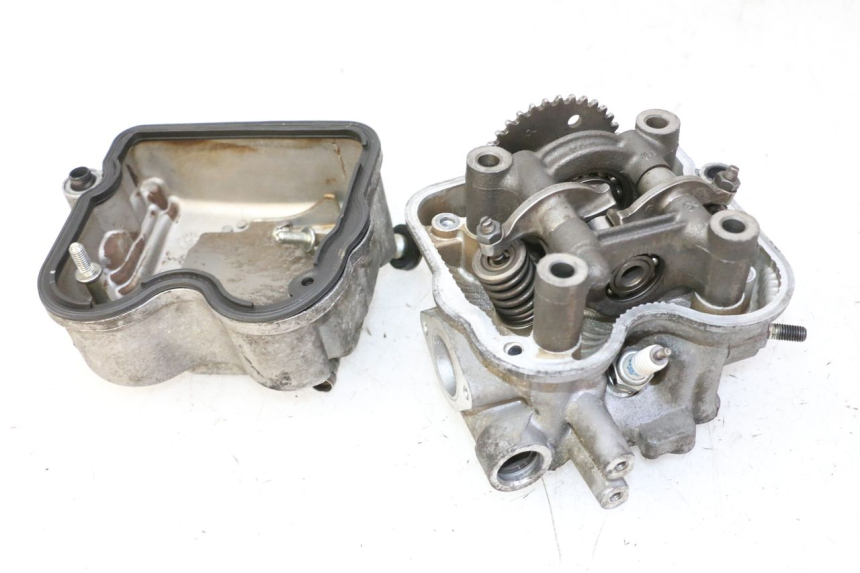 photo de Cylinder Head HONDA FES S-WING SWING ABS 125 (2007 - 2015) - Points de fixation