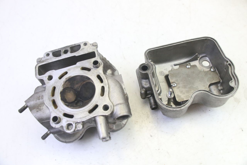 photo de Cylinder Head HONDA FES S-WING SWING ABS 125 (2007 - 2015) - Focus structure