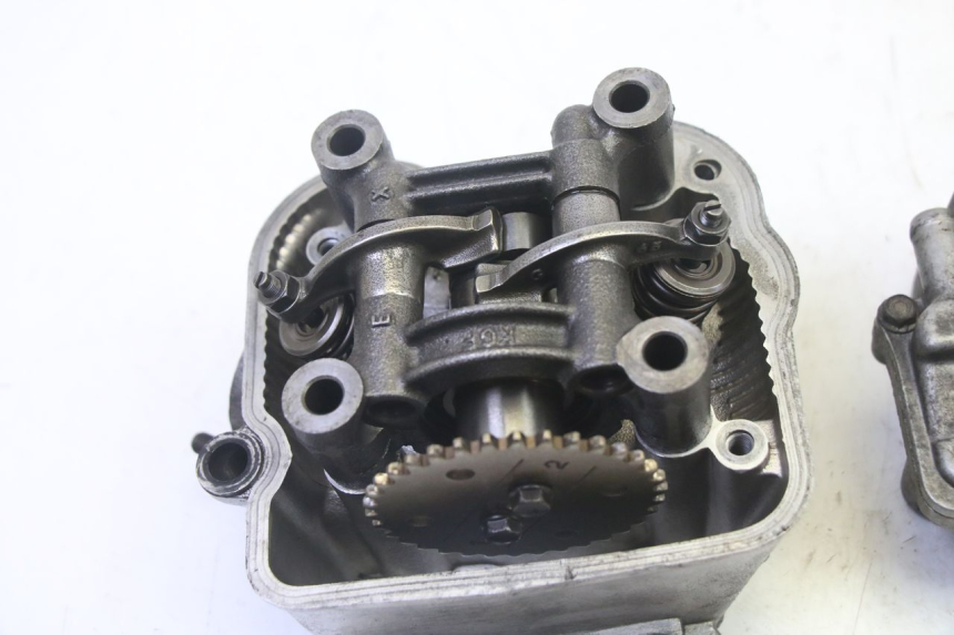 photo de Cylinder Head HONDA FES S-WING SWING ABS 125 (2007 - 2015) - État de surface