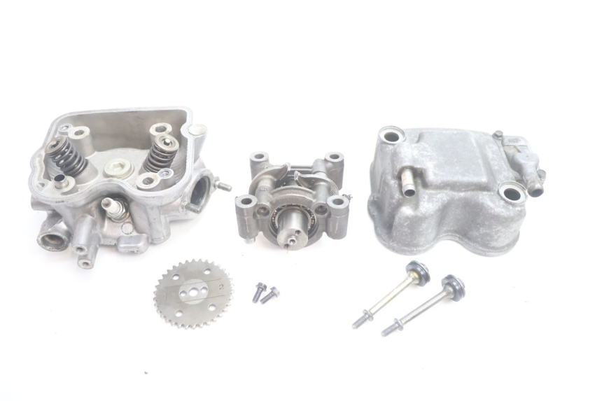 photo de Cylinder Head HONDA FES S-WING SWING ABS 125 (2007 - 2015) - Gros plan technique