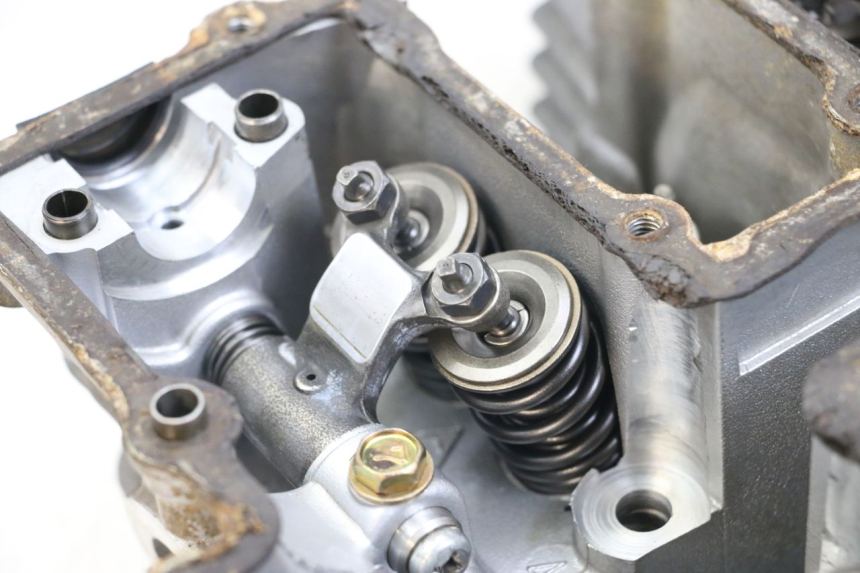 photo de CULASSE SUZUKI GSX E 250 (1982 - 1983) - Zoom état d’usage