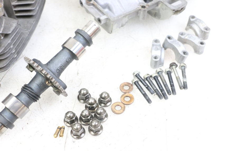 photo de CULASSE SUZUKI GSX E 250 (1982 - 1983) - Autre angle de vue