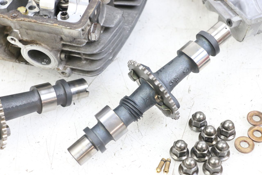 photo de CULASSE SUZUKI GSX E 250 (1982 - 1983) - Points de fixation