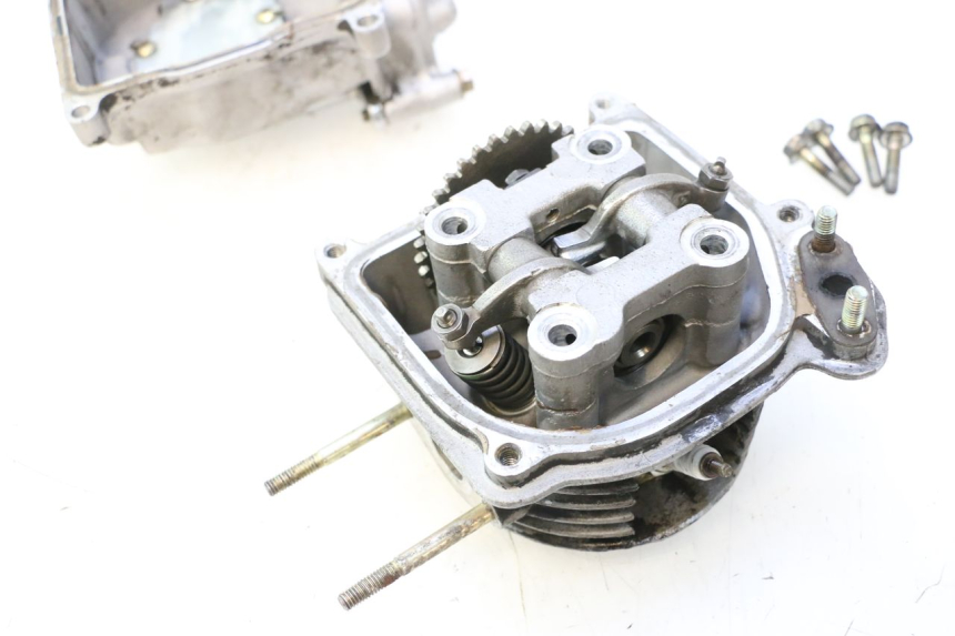 photo de CULASSE PEUGEOT KISBEE 4T 50 (2010 - 2017) - Points de fixation